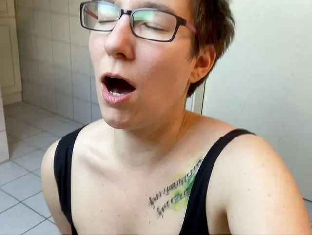 Erstes Mal mit Glasdildo