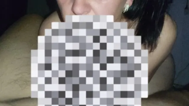 Schlampe, verheiratete MILF Frau geht fremd, wenn ihr Mann weg ist