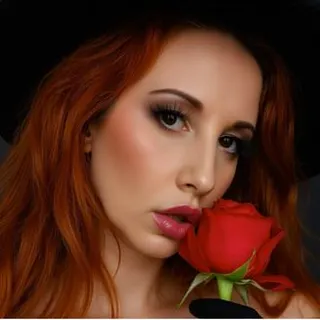 Profilbild von Maya JOI