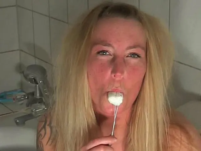Auf Tampon gepisst und ausgesaugt!!!
