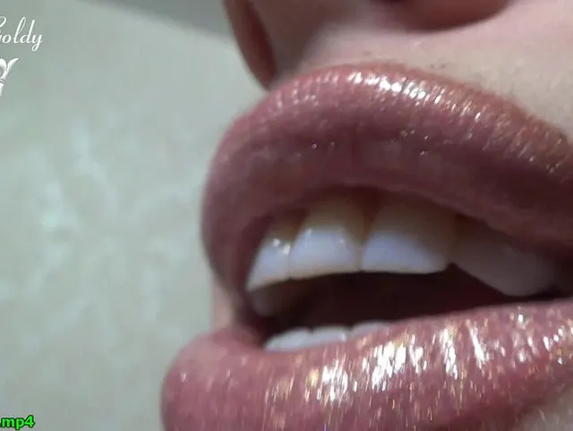 Lipgloss Fetisch & Anbetung