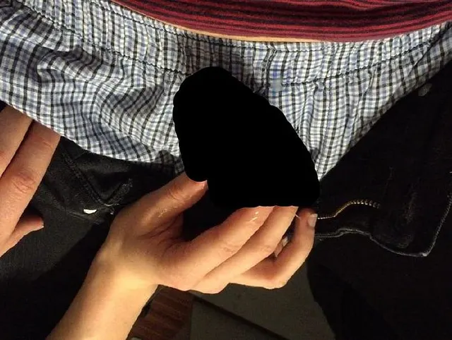 PRAKTIKUM - Handjob in der Mittagspause!
