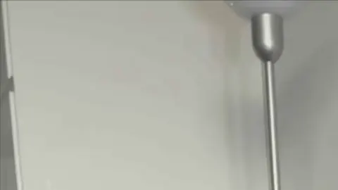 Die Fickmaschine ist nützlich, wenn kein Schwanz in der Nähe ist.
