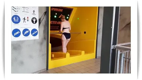 MEGAKRANK**Mitten SCHWIMMBAD ,Schwanz an der Rutsche klargemacht???