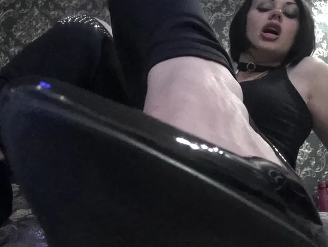 Worship My Shoes Kleiner Verlierer!