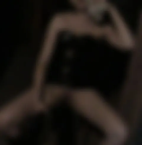 Domina SNIFFING!