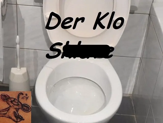 Der Klo Sklave. Bist du auch so gut erzogen?