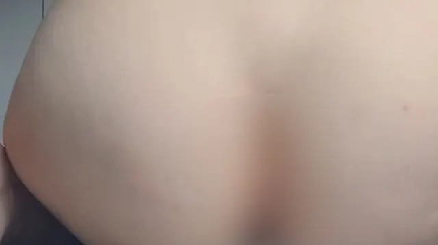 Fetter Arsch und cremige Muschi kommen vom Dildo reiten - Joyliii