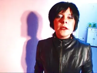 Dominaday - Leck deine Wichse vom Leder