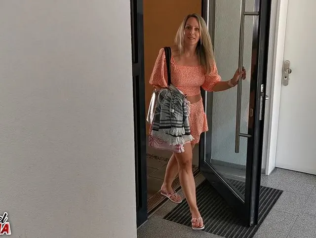 Fickgeilen Nachbar abgeschleppt während seine Frau kocht