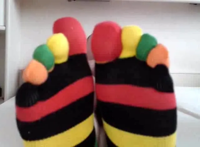 Wichsen in Bunten Zehensocken