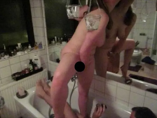 Freundin befiehlt Freundin