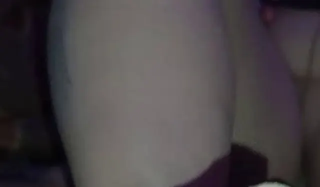 Kleiner Footjob in Nylonstrumpfhose
