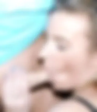 Blowjob in nem Biergarten mit Bekannten