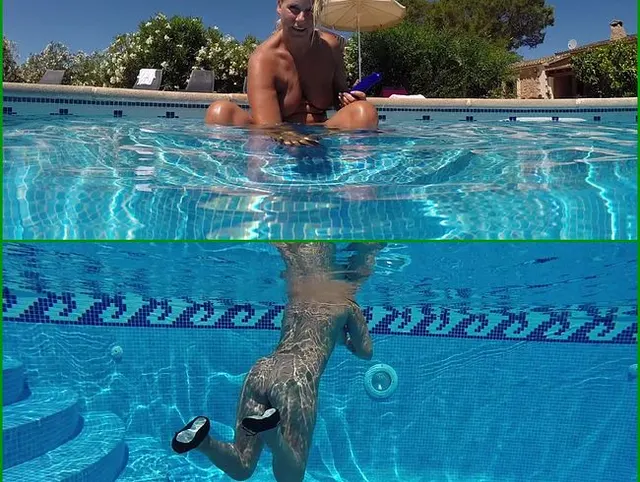 Schläppchen und Dildo unter Wasser