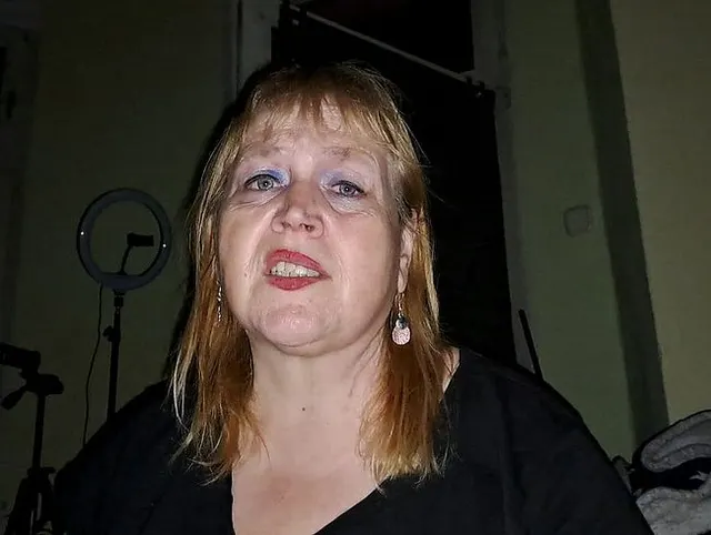 Ehepflichten Handjob am Abend