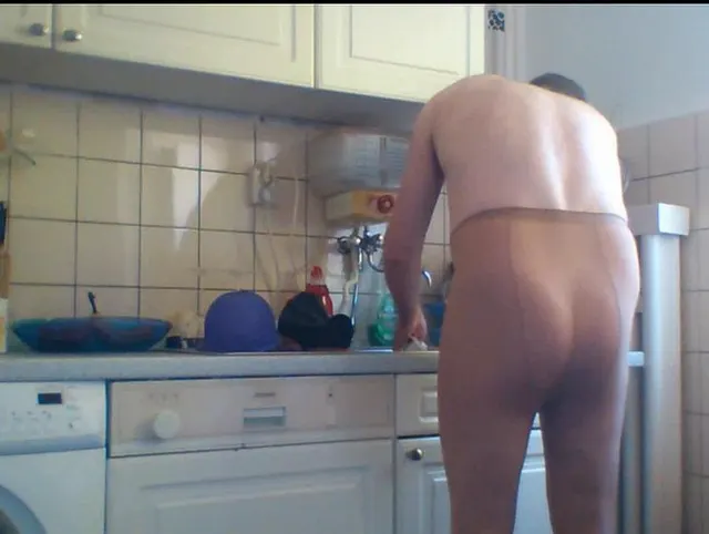 FSH: Abwichsen in der Kueche **NYLON Geilheit**