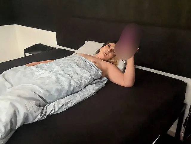 Direkt nach dem wach werden Dildo in der Pussy! So liebe ich es morgens wach zu werden!