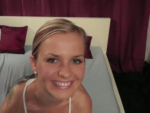 Süße 18-Jährige – Blowjob, Teasing, Casting