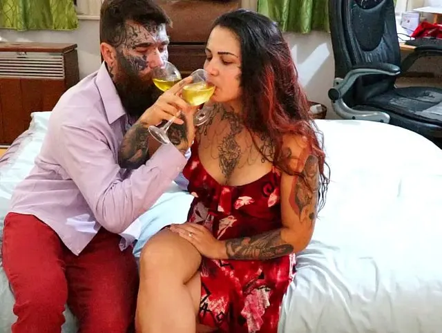 JUBILÄUMSFEIER MIT 2 GLAS HEISSER FRISCHER PISSE