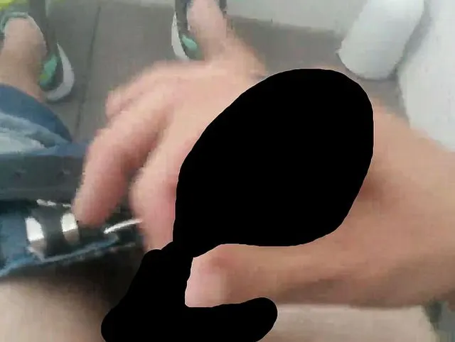 Ich wichse mir geil meinen Schwanz