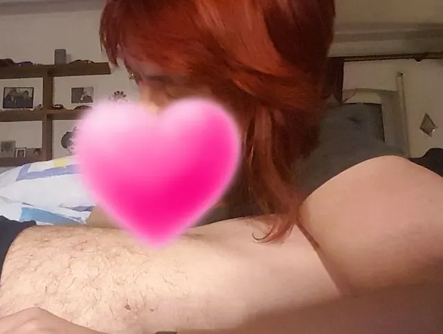 Mal wieder geblasen und als Dank aufs Shirt gespritzt