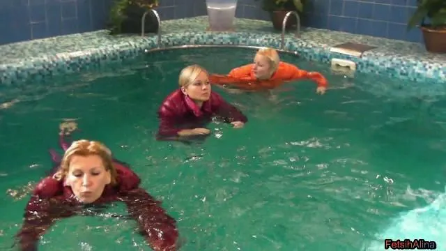 3 Nasse Moncler Girls im Pool