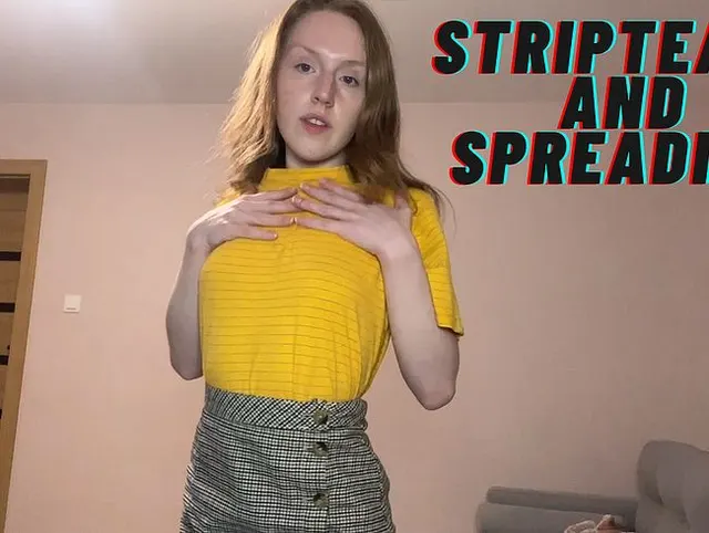 Striptease und Zeigen von Arsch & Muschi