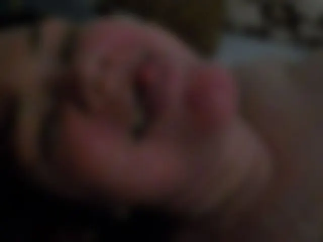 kurtzer blowjob  mit  spermaladung im gesicht