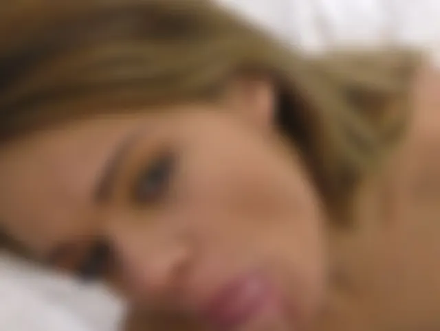 Lara holt sich endlich den Prügel und bläst, was das Zeug hält