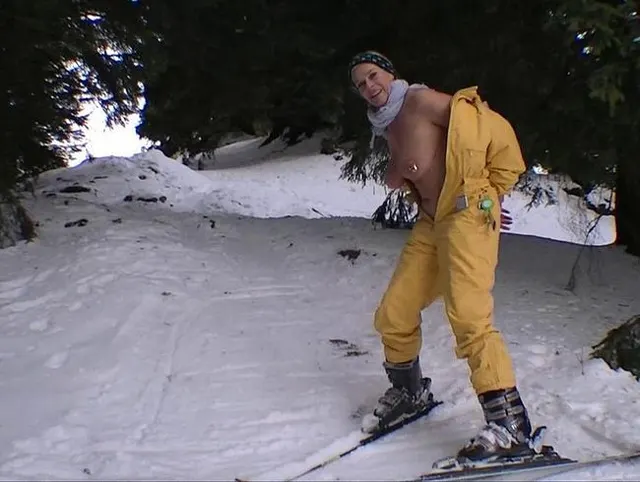 geiler schneehase muss pissen