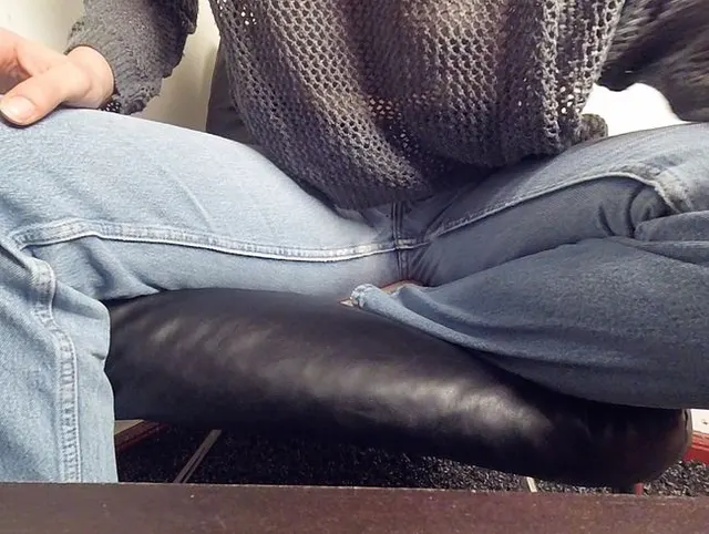 pipi machen auf'm Sessel