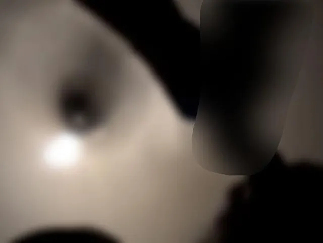 Sie lutschte meinen Schwanz spät in der Nacht im Wohnheim
