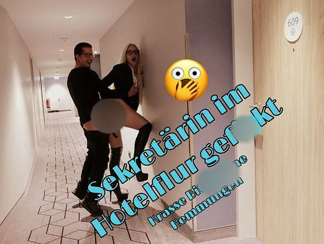 Meine Sekräterin im Hotelflur gefickt