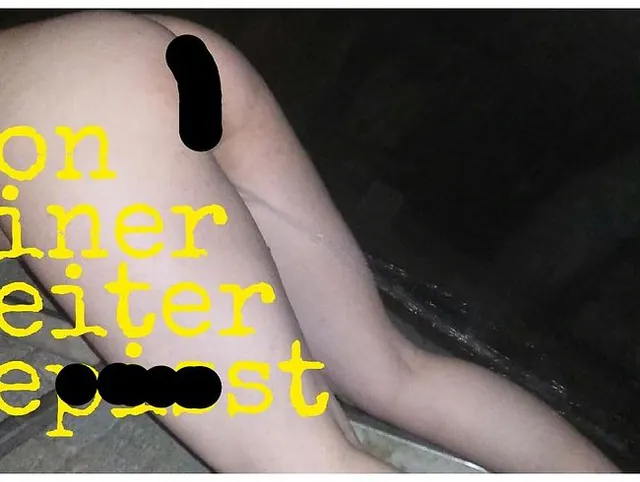 Von einer Leiter gepisst