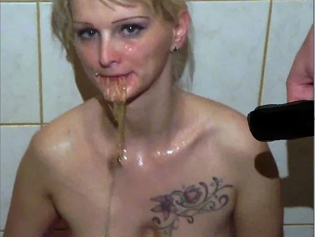 Versaute Natursekt-Spiele mit Mia Bitch