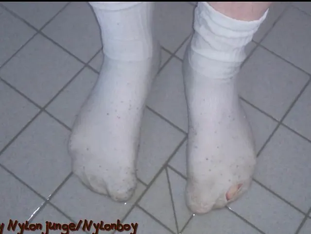 Geiles Wichsen mit Pisse Socken