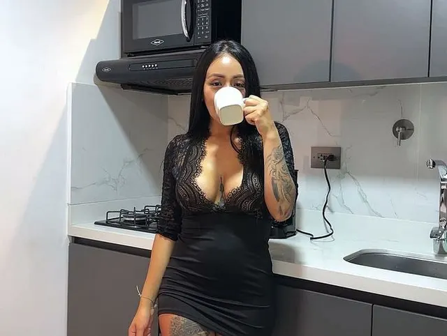 Ich habe Sex in der Küche und Creampie in meiner nassen Vagina – Mariana Sandoval