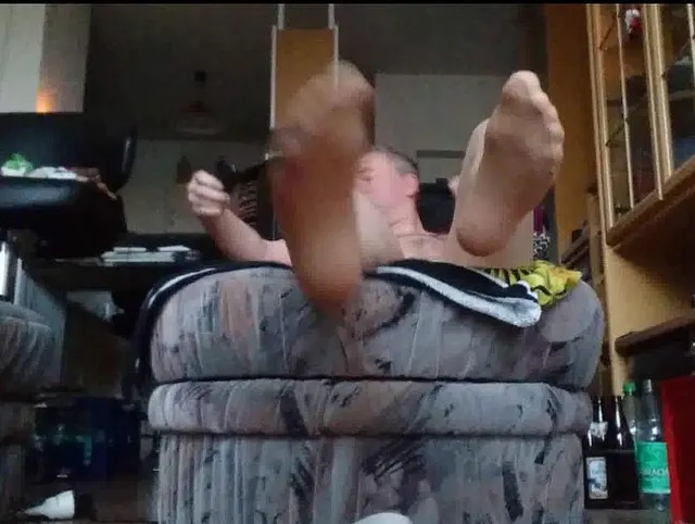 Volles Kondom und Birkenstocks **SPERMA Fun** Un
