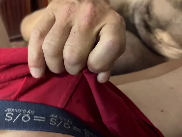 Vorschau aus Creampie: Daddy befriedigt einen großen Schwanz und bekommt eine Ladung Sperma in sich hinein.