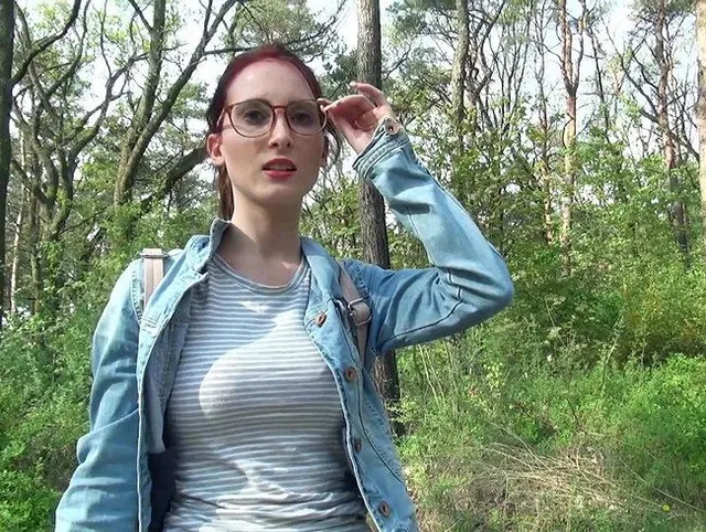 GERMAN SCOUT - Rothaarige Studentin Lia nach der Uni Outdoor gefickt