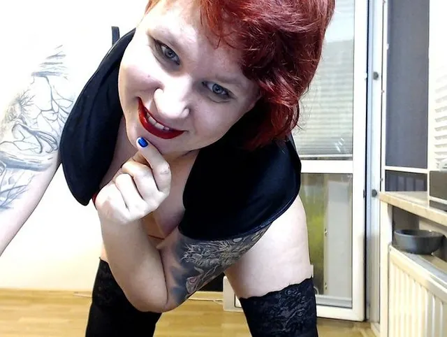 Verkleide dich in sexy Outfits mit nassen Orgasmen