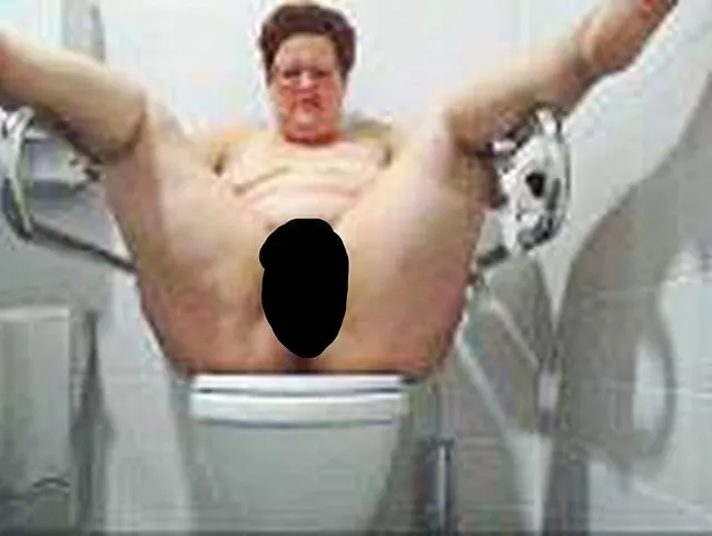 Pissen ins Hotelklo