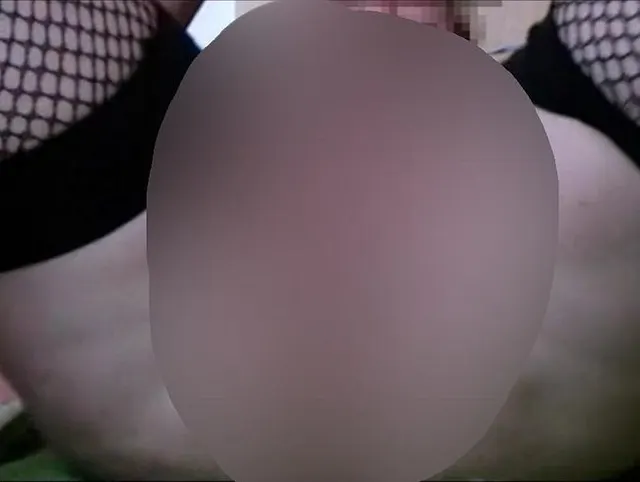 Zicken Pussy geile Dildo Spiele squirt im latex