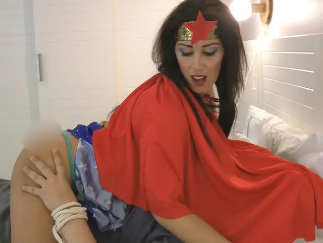WonderWoman happy Fuck-Actions