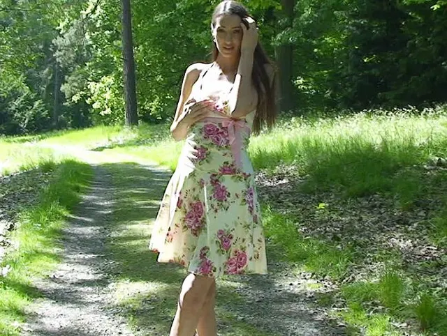 Was hab ich wohl unterm Kleid?