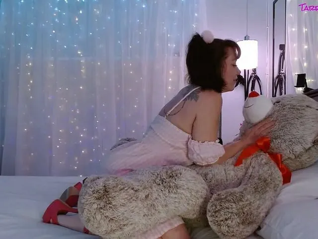 Doppelpenetration mit Teddy und Tarrant
