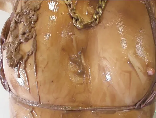 Im Mini Bikini mit Pudding eingeschmiert Teil 2