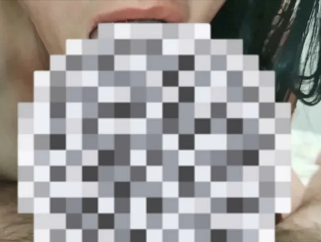 Latina MILF bläst, bis er ihn in den Mund spritzen lässt