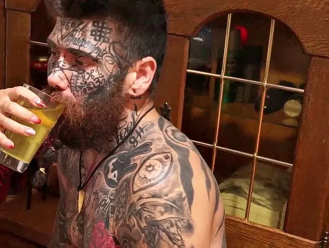 TRINKEN SIE MEINE SCHUHDUFTIGE PISS! - DAS KINKIEST SHOE GAME UND TOILET SLAVE TRAINING ÜBERHAUPT